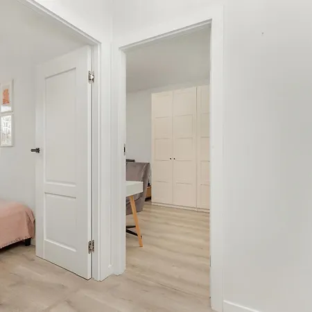 Apartment Klimatyzowany Apartament Z 3 Sypialniami I Parkingiem W Gdansku By Rent Like Danzig