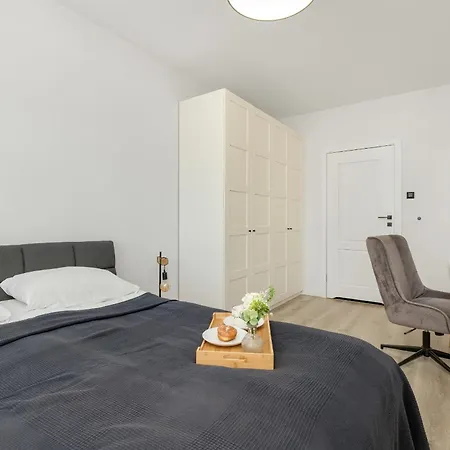 Klimatyzowany Apartament Z 3 Sypialniami I Parkingiem W Gdansku By Rent Like Apartment