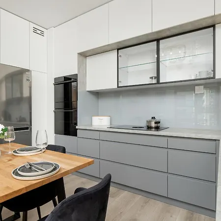 Klimatyzowany Apartament Z 3 Sypialniami I Parkingiem W Gdansku By Rent Like Apartment *