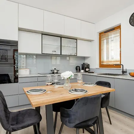 Apartment Klimatyzowany Apartament Z 3 Sypialniami I Parkingiem W Gdansku By Rent Like Danzig